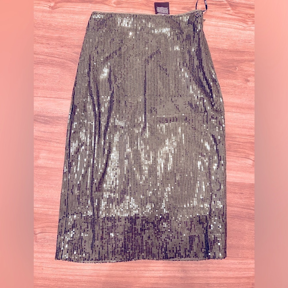 Sequence midi skirt, military green.